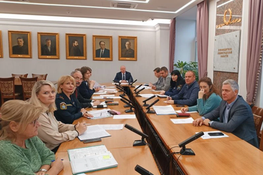 В Комитете правопорядка и безопасности Ленинградской области состоялось заседание двухсторонней отраслевой комиссии по регулированию социально-трудовых отношений