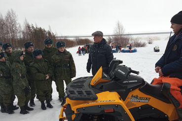 На Ладоге прошли учения спасателей и знакомство детей со спецтехникой